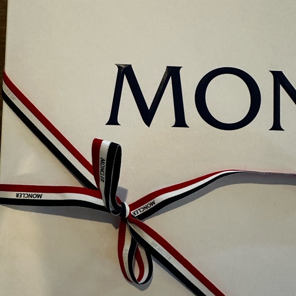 Authentic Moncler XL  paper gift box with ribbon - Picture 3 of 8
